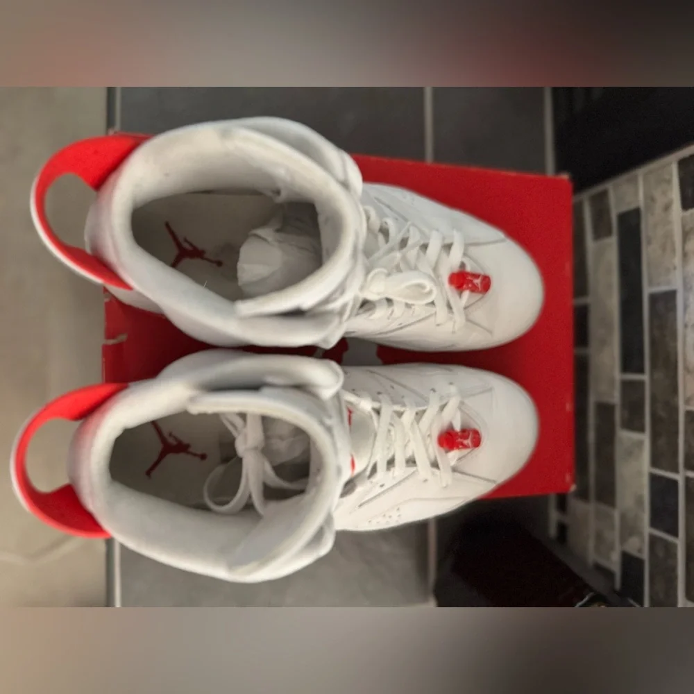 10 Air Jordan Retro White and Red High-Top Basketball Sneakers - Picture 7 of 7